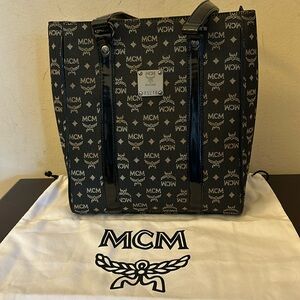 EUC!!! Beautiful MCM tote black!!Inside and out! Comes withh dustbag!!!